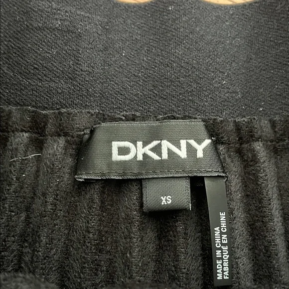 DKNY Pleated Black Faux Leather Skirt - Picture 3 of 11